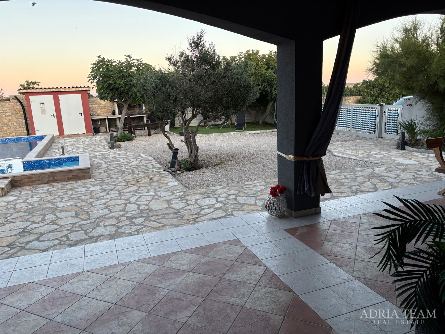 KUĆA S BAZENOM, TIHA I MIRNA POZICIJA, PAG - POVLJANA