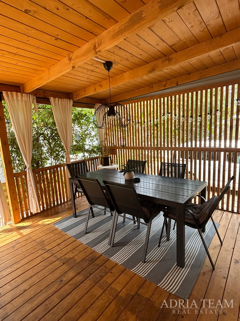 PRODAJE SE POTPUNO OPREMLJENA MOBILNA KUĆA – 70 m OD MORA Biograd na Moru – Camping Park Soline