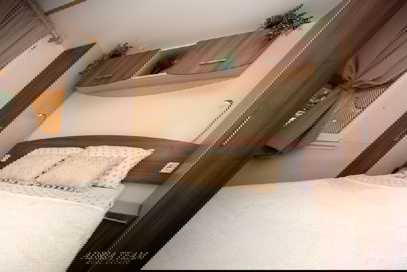 PRODAJE SE POTPUNO OPREMLJENA MOBILNA KUĆA – 70 m OD MORA Biograd na Moru – Camping Park Soline