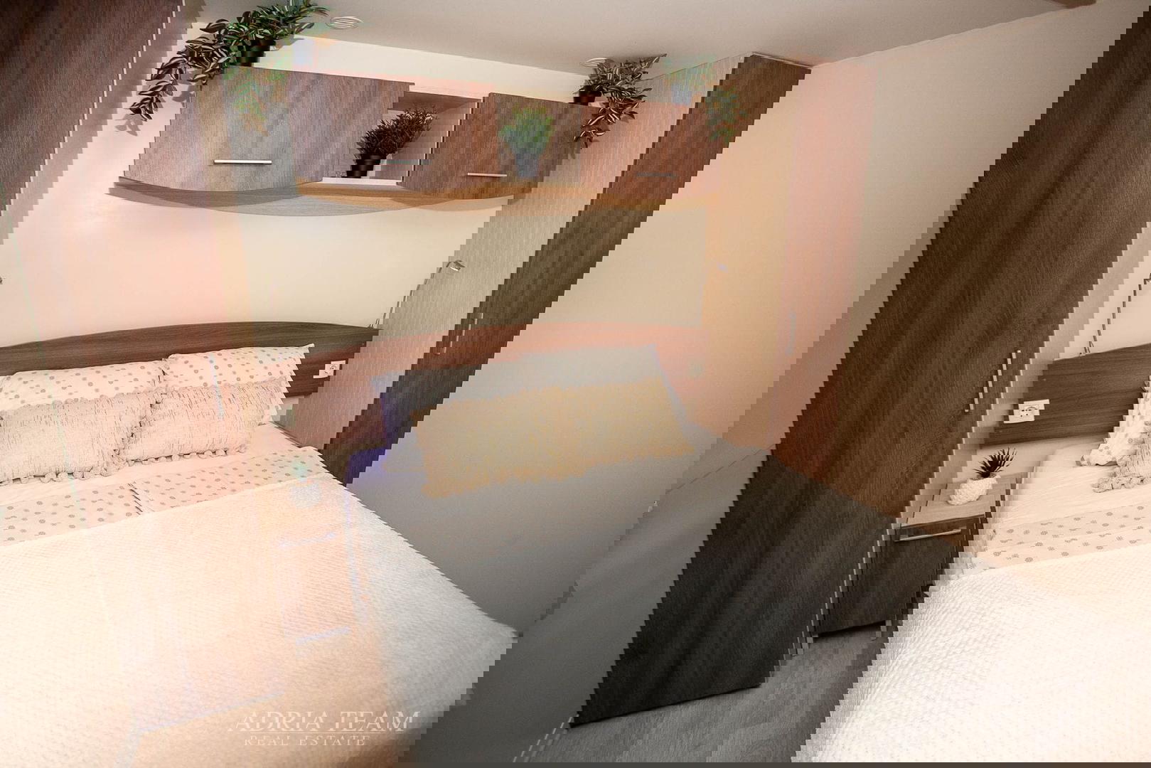 PRODAJE SE POTPUNO OPREMLJENA MOBILNA KUĆA – 70 m OD MORA Biograd na Moru – Camping Park Soline