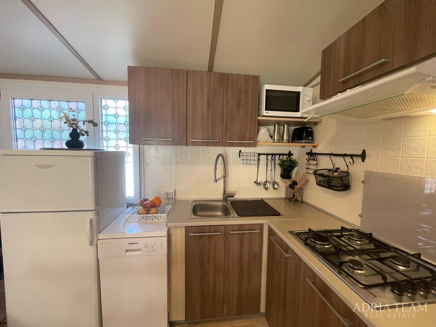 PRODAJE SE POTPUNO OPREMLJENA MOBILNA KUĆA – 70 m OD MORA Biograd na Moru – Camping Park Soline