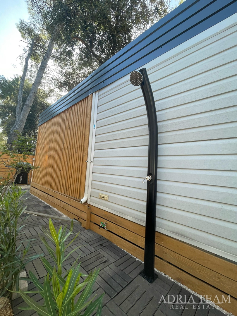 PRODAJE SE POTPUNO OPREMLJENA MOBILNA KUĆA – 70 m OD MORA Biograd na Moru – Camping Park Soline