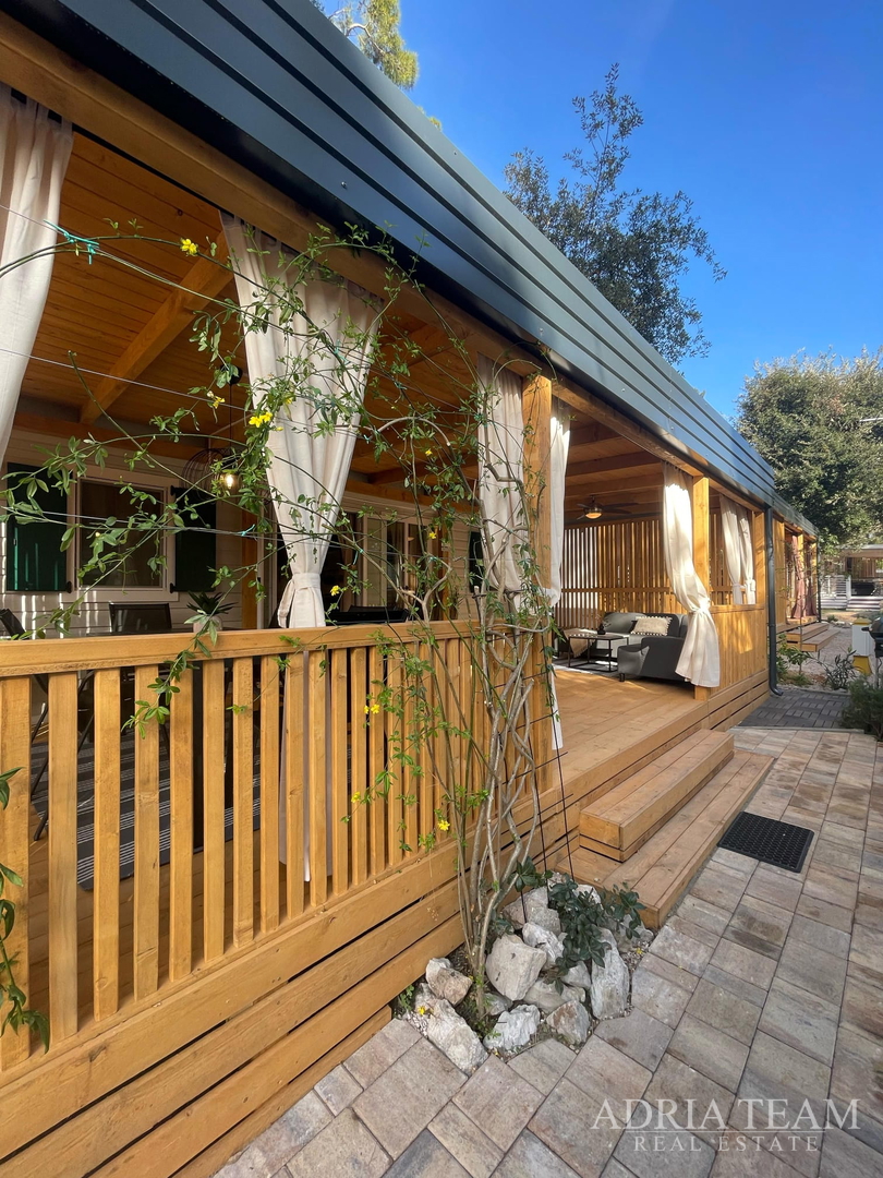 PRODAJE SE POTPUNO OPREMLJENA MOBILNA KUĆA – 70 m OD MORA Biograd na Moru – Camping Park Soline