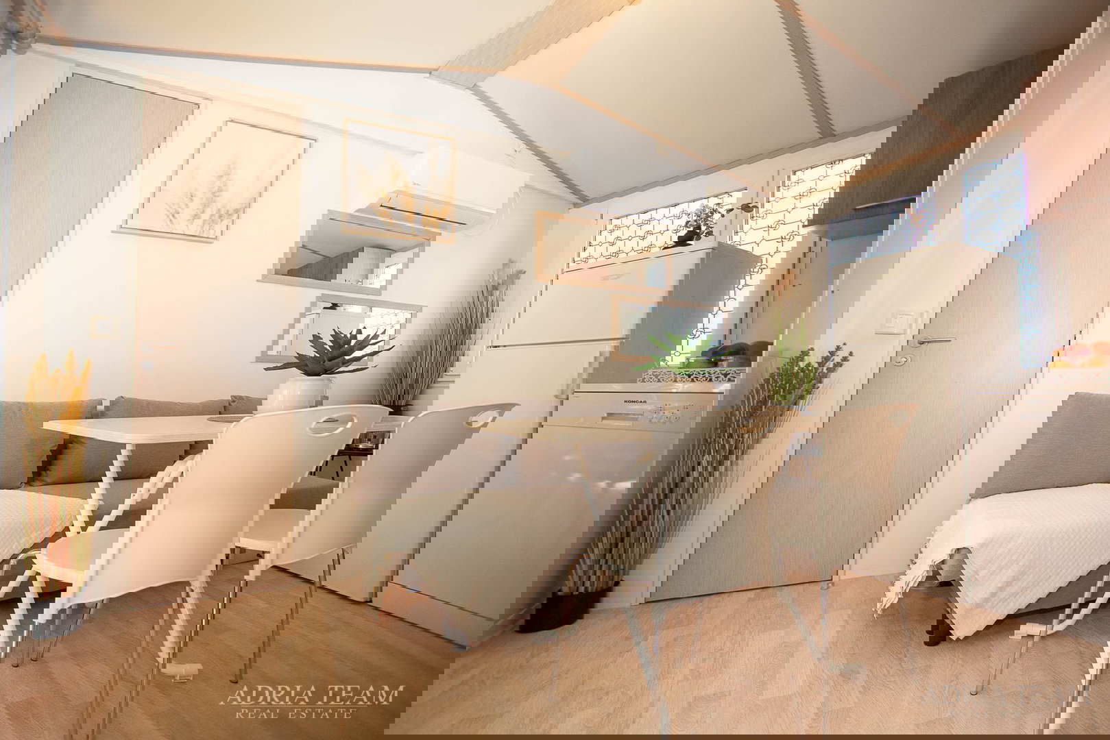 PRODAJE SE POTPUNO OPREMLJENA MOBILNA KUĆA – 70 m OD MORA Biograd na Moru – Camping Park Soline