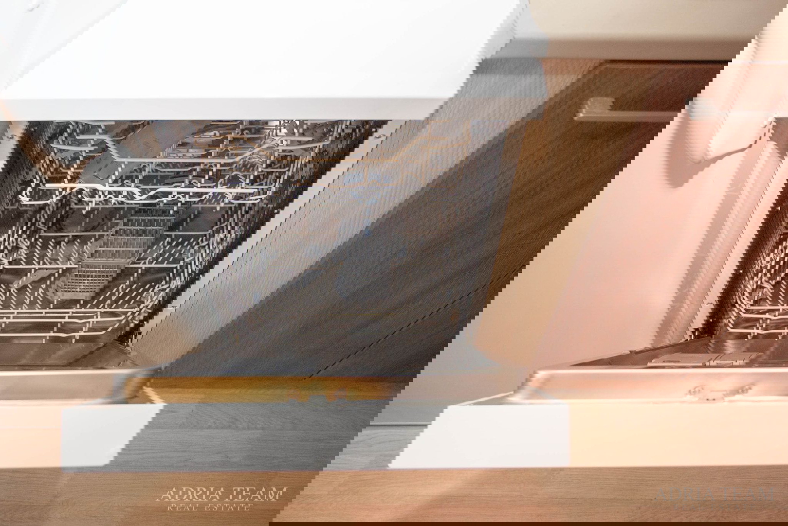 PRODAJE SE POTPUNO OPREMLJENA MOBILNA KUĆA – 70 m OD MORA Biograd na Moru – Camping Park Soline