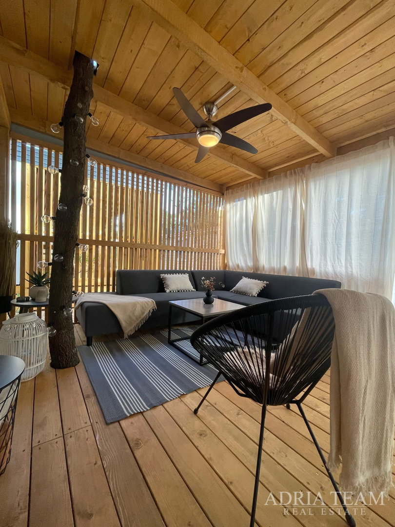 PRODAJE SE POTPUNO OPREMLJENA MOBILNA KUĆA – 70 m OD MORA Biograd na Moru – Camping Park Soline