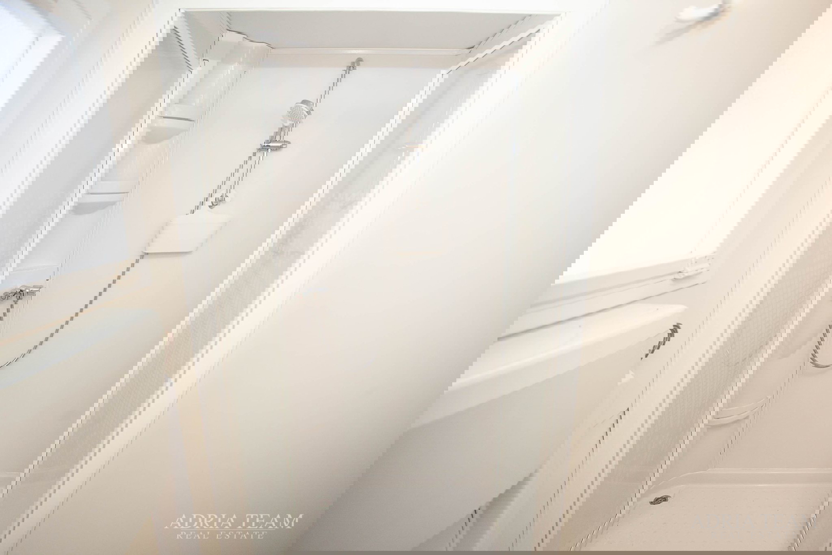 PRODAJE SE POTPUNO OPREMLJENA MOBILNA KUĆA – 70 m OD MORA Biograd na Moru – Camping Park Soline