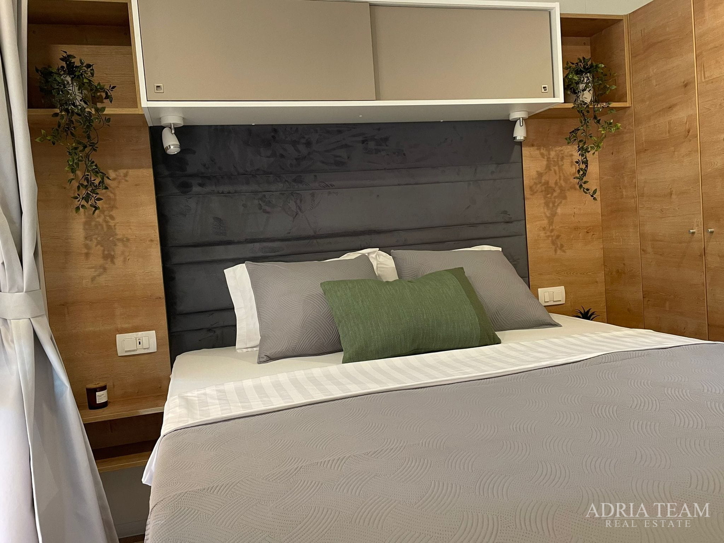 POTPUNO OPREMLJENA MOBILNA KUĆICA UDALJENA 150m OD MORA,BIOGRAD NA MORU