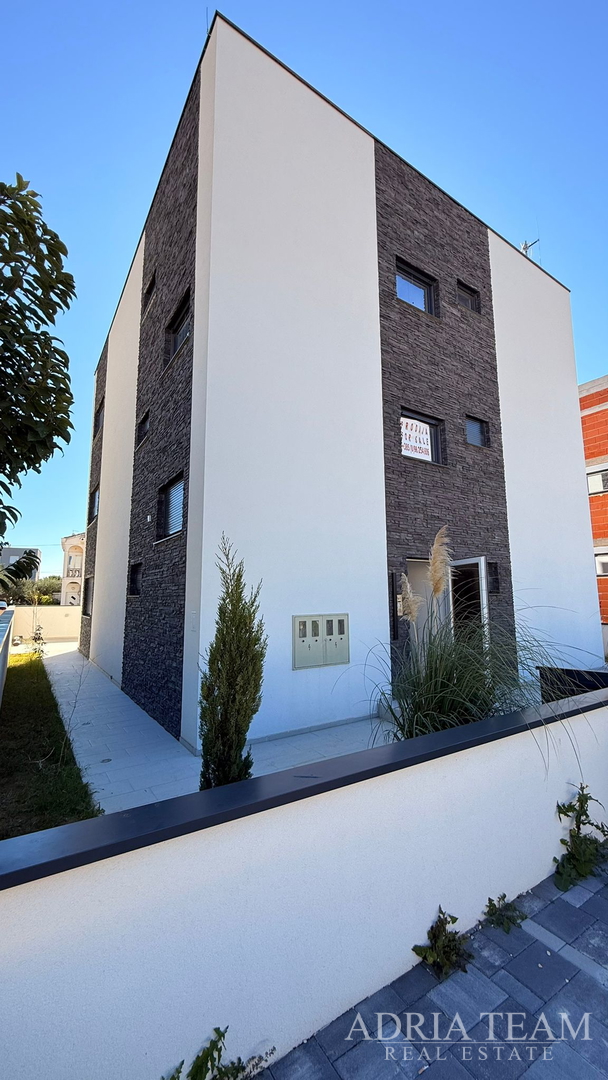 PRODAJE SE STAN 95m2 PRIZEMLJE S DVORIŠTEM, VIR