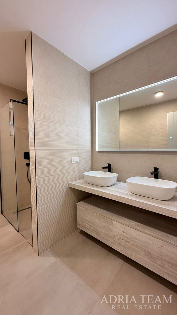 PRODAJE SE STAN 95m2 PRIZEMLJE S DVORIŠTEM, VIR