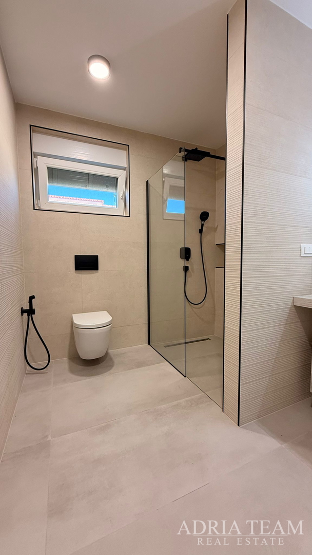 PRODAJE SE STAN 95m2 PRIZEMLJE S DVORIŠTEM, VIR