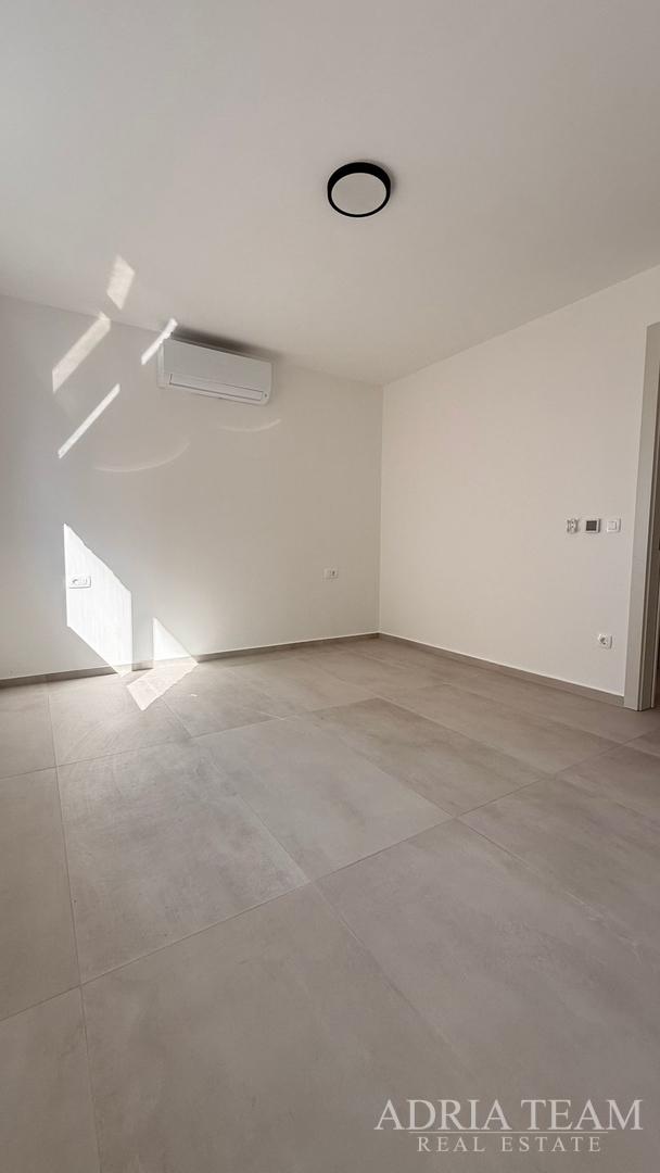 PRODAJE SE STAN 95m2 PRIZEMLJE S DVORIŠTEM, VIR