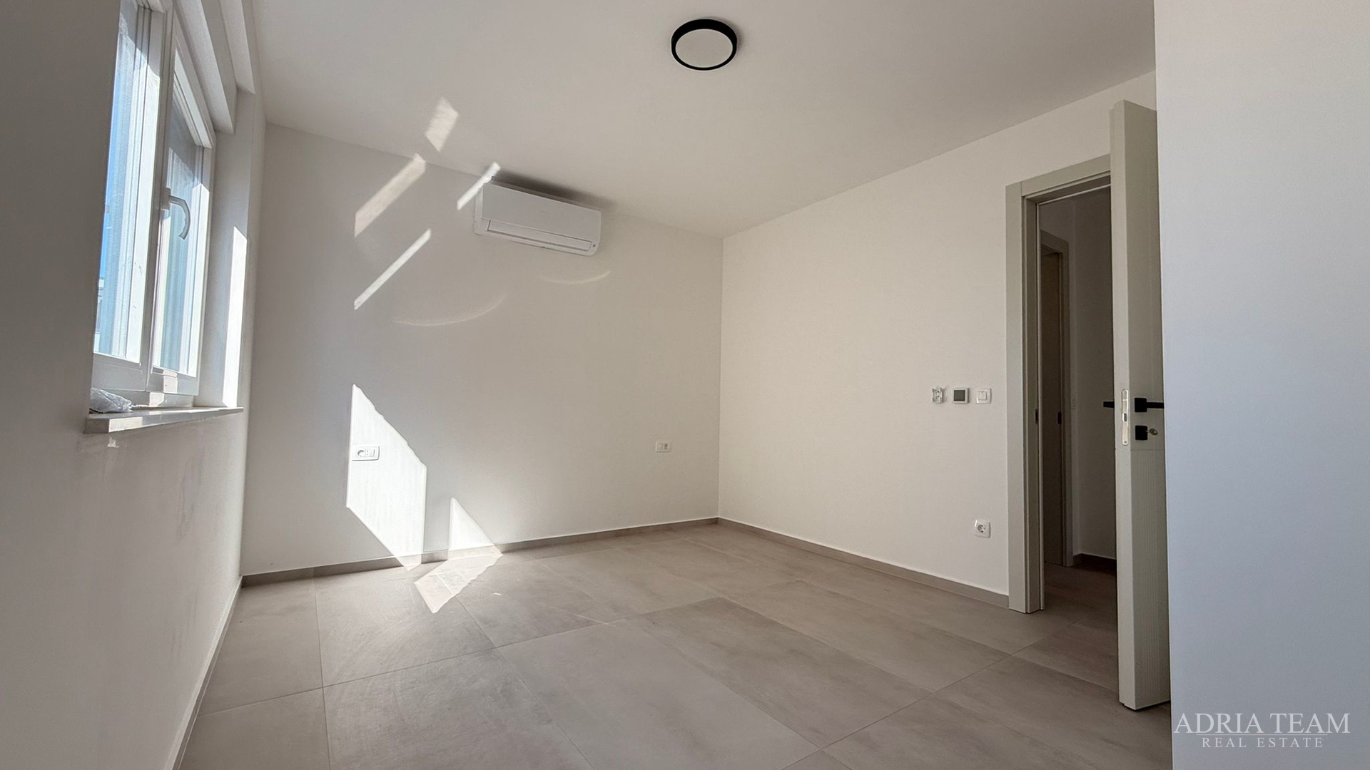 PRODAJE SE STAN 95m2 PRIZEMLJE S DVORIŠTEM, VIR