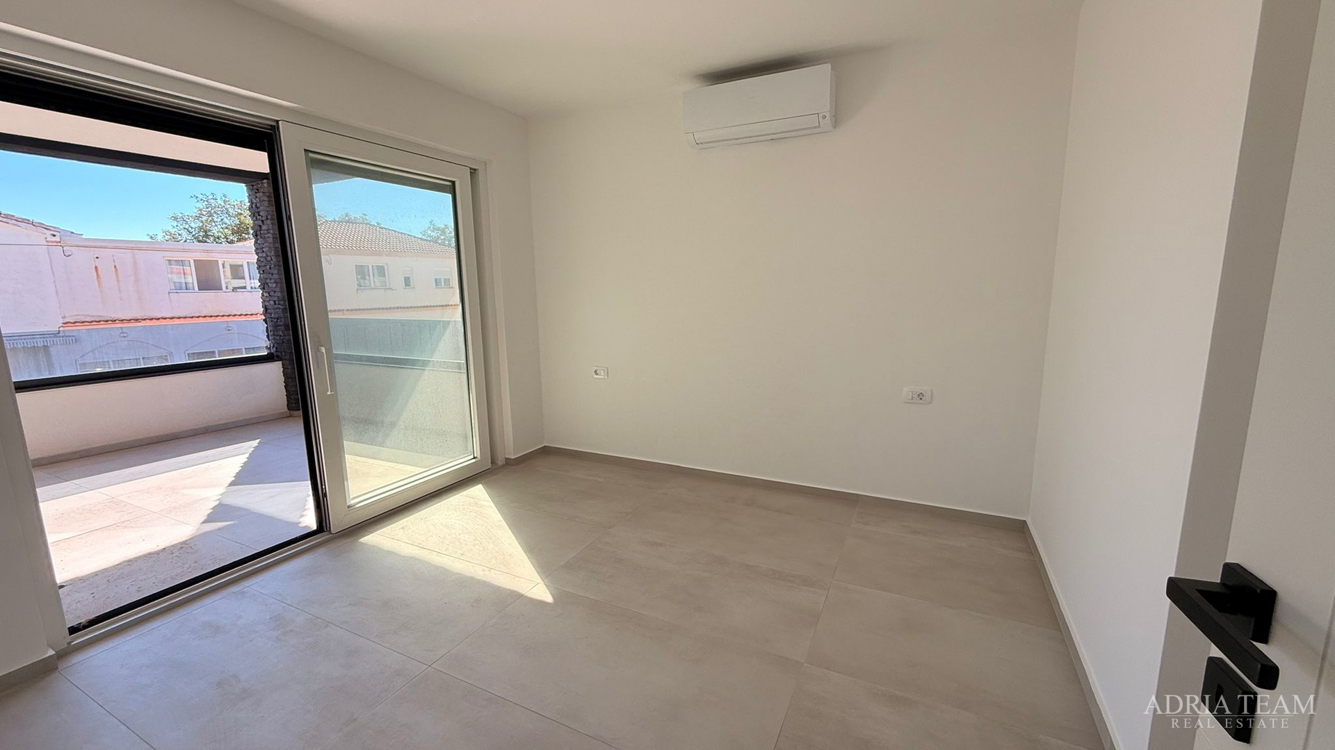 PRODAJE SE STAN 95m2 PRIZEMLJE S DVORIŠTEM, VIR