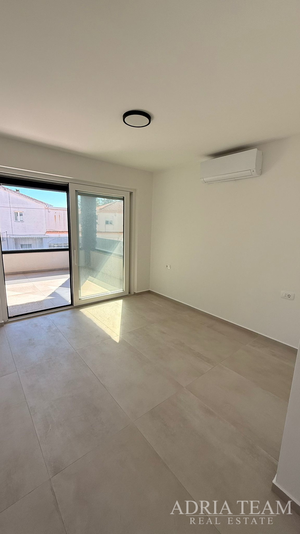 PRODAJE SE STAN 95m2 PRIZEMLJE S DVORIŠTEM, VIR