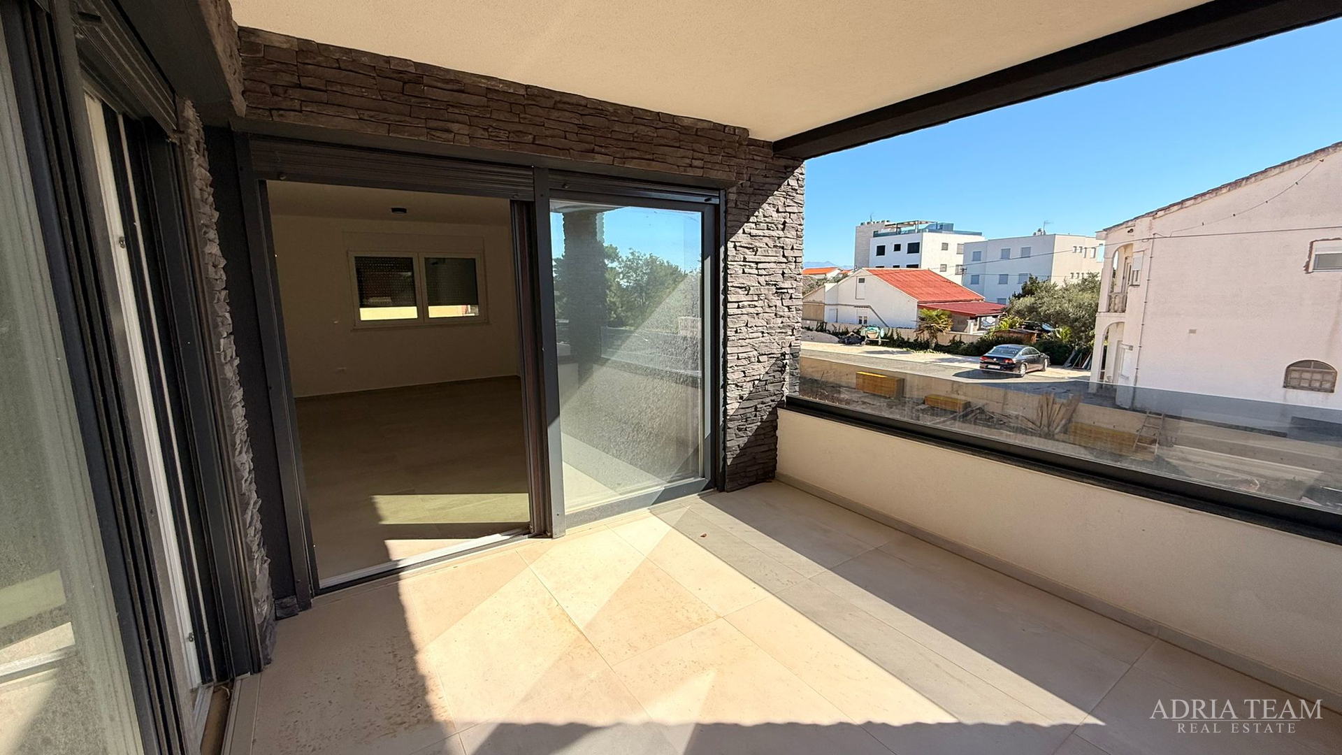 PRODAJE SE STAN 95m2 PRIZEMLJE S DVORIŠTEM, VIR