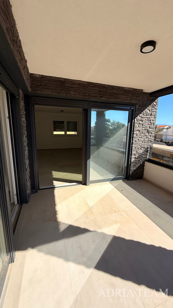 PRODAJE SE STAN 95m2 PRIZEMLJE S DVORIŠTEM, VIR