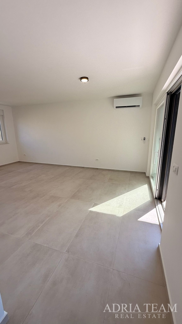 PRODAJE SE STAN 95m2 PRIZEMLJE S DVORIŠTEM, VIR