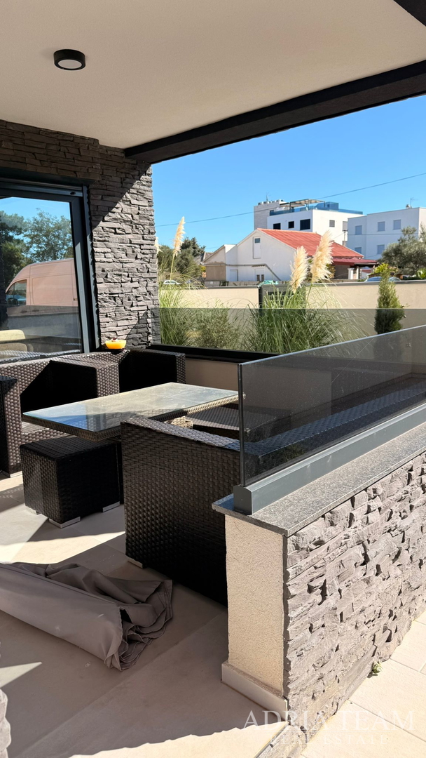 PRODAJE SE STAN 95m2 PRIZEMLJE S DVORIŠTEM, VIR