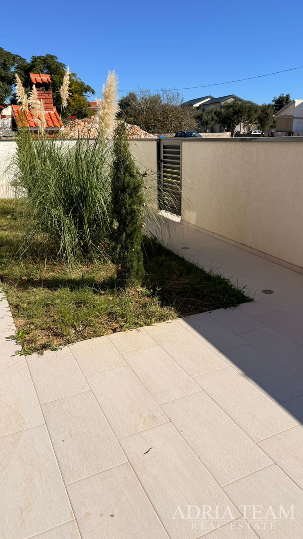 PRODAJE SE STAN 95m2 PRIZEMLJE S DVORIŠTEM, VIR