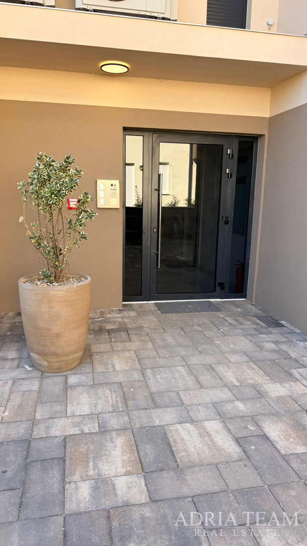 2 PROSTRANA APARTMANA, PRIVLAKA