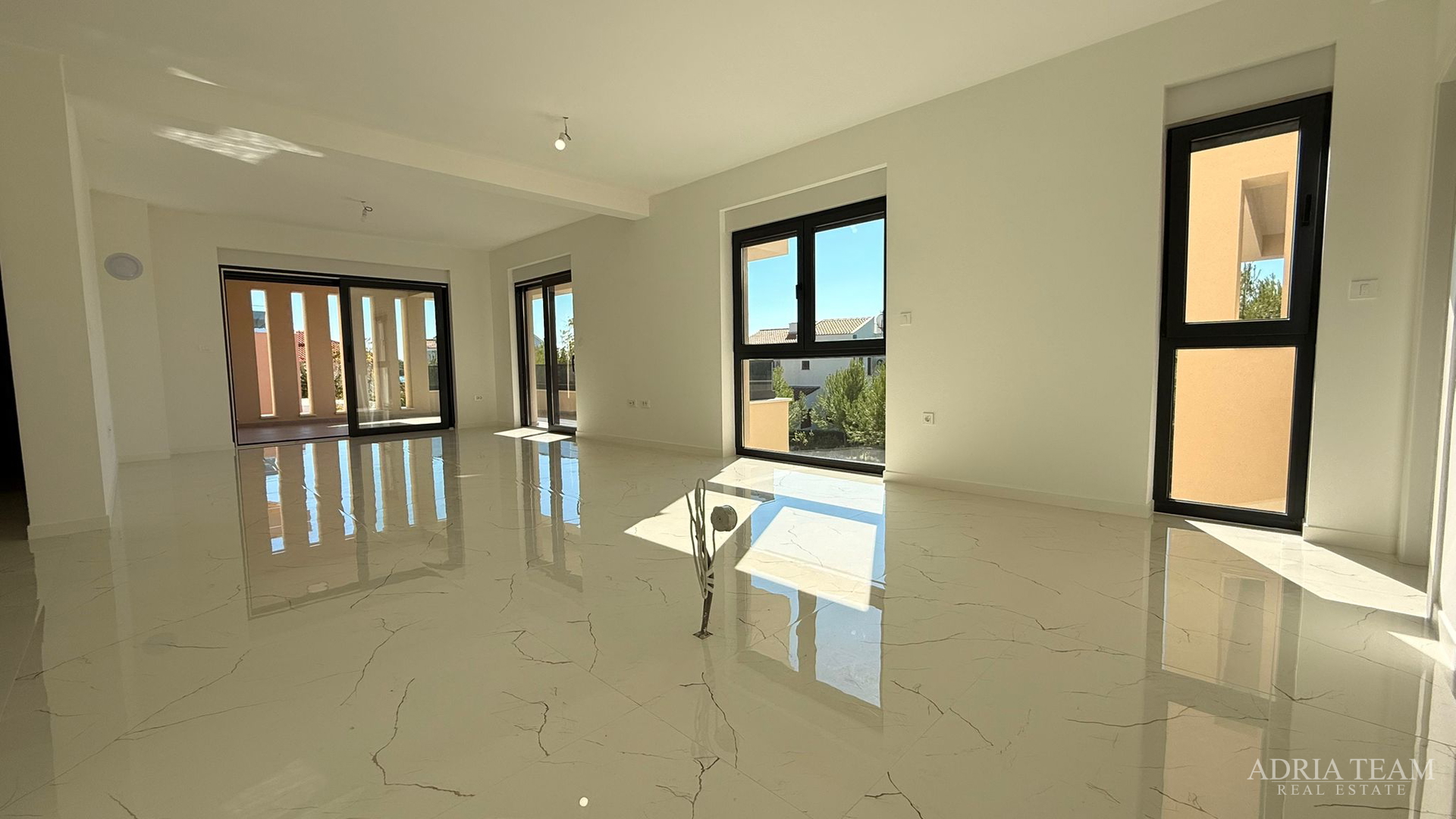 2 PROSTRANA APARTMANA, PRIVLAKA