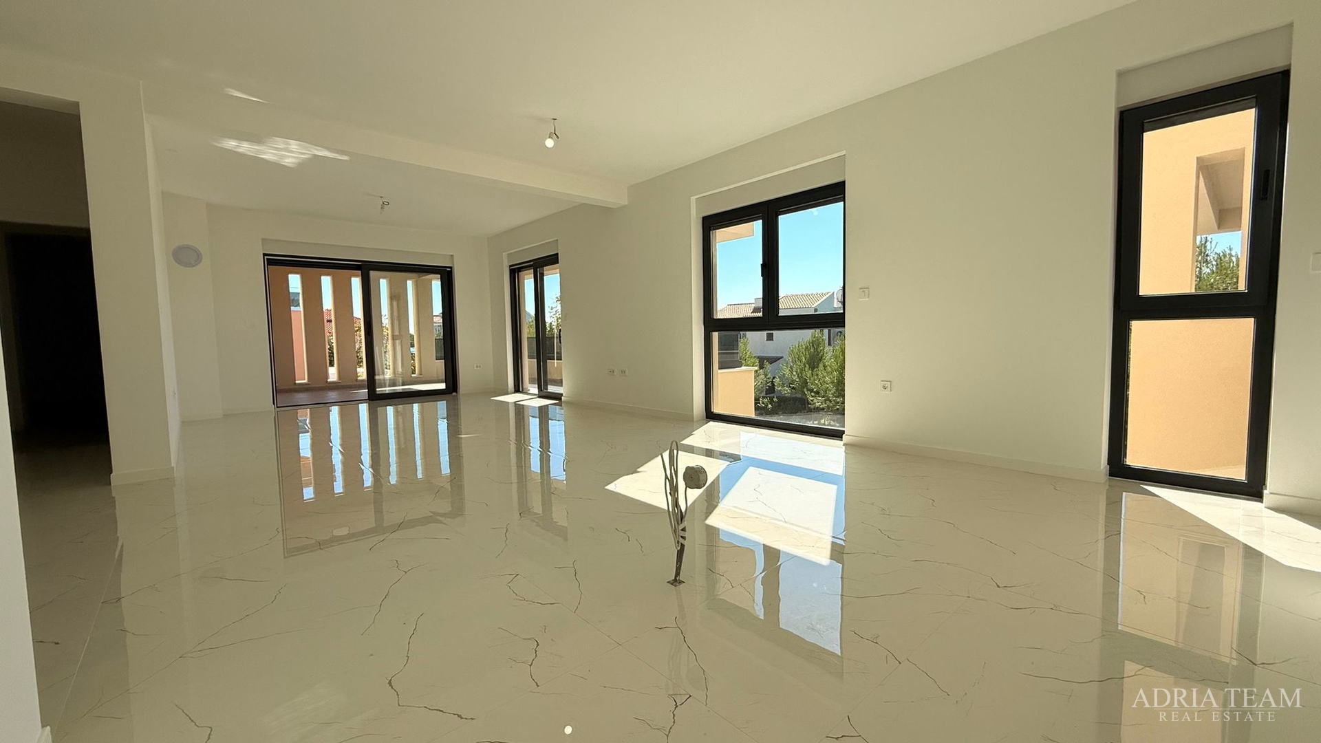 2 PROSTRANA APARTMANA, PRIVLAKA