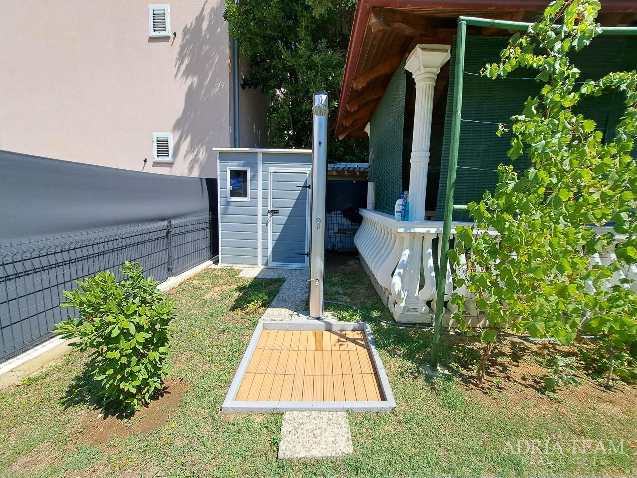 Apartment 150 m vom Meer, Vrsi, Žukve