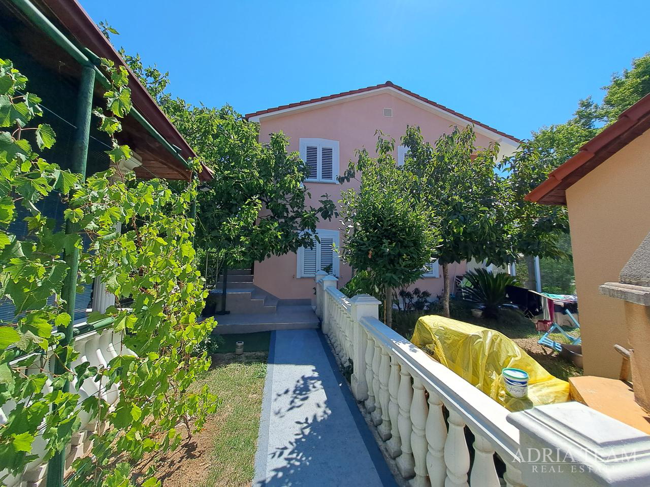 Apartment 150 m vom Meer, Vrsi, Žukve