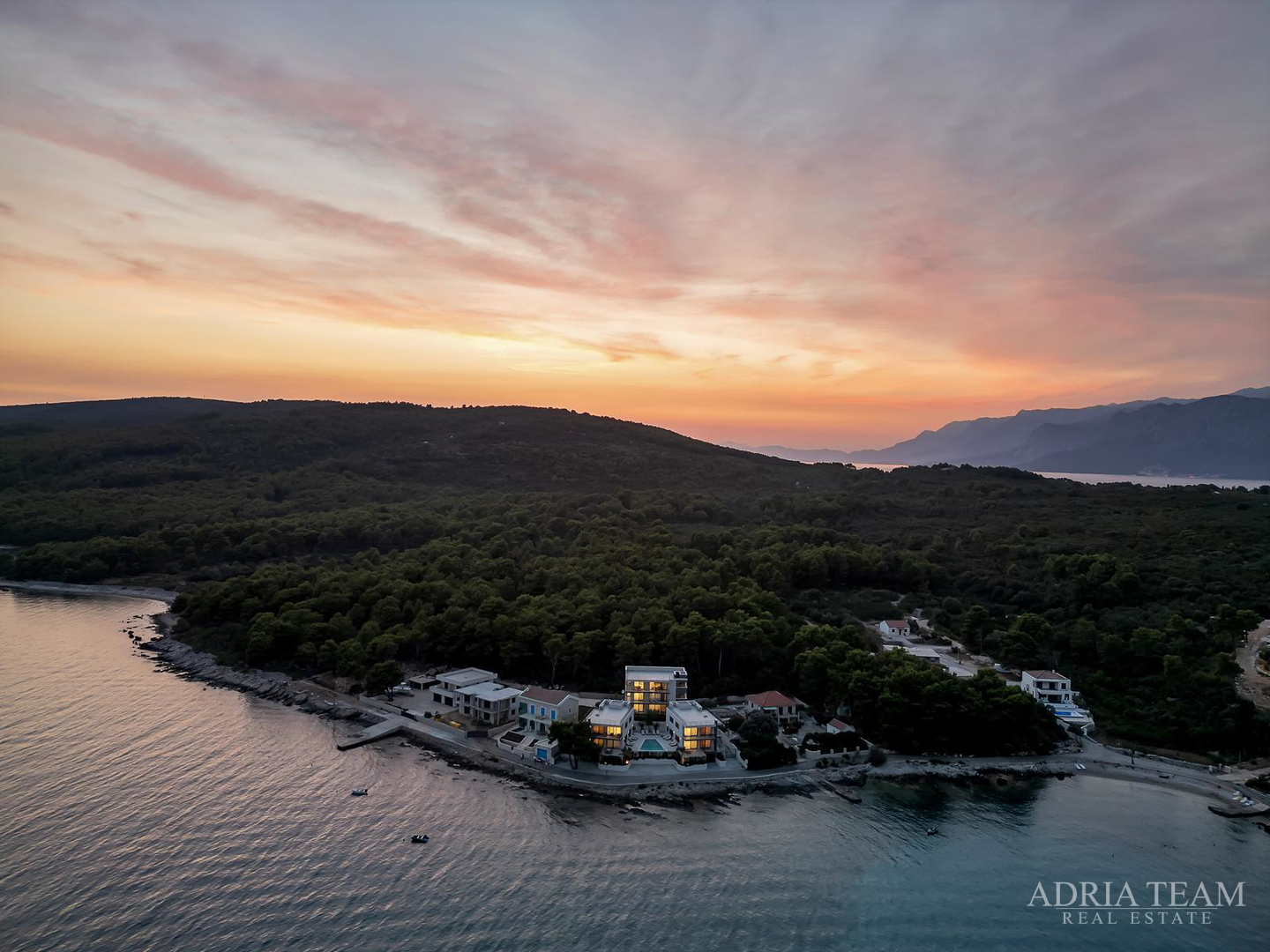 FENOMENALE GELEGENHEIT AN TOP-LAGE!! KOMPLEX AUS DREI OBJEKTEN, 10 M VOM MEER, HVAR - SUĆURAJ