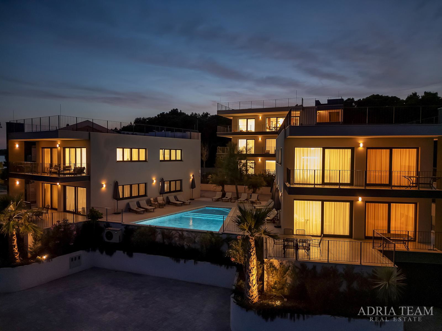 FENOMENALE GELEGENHEIT AN TOP-LAGE!! KOMPLEX AUS DREI OBJEKTEN, 10 M VOM MEER, HVAR - SUĆURAJ