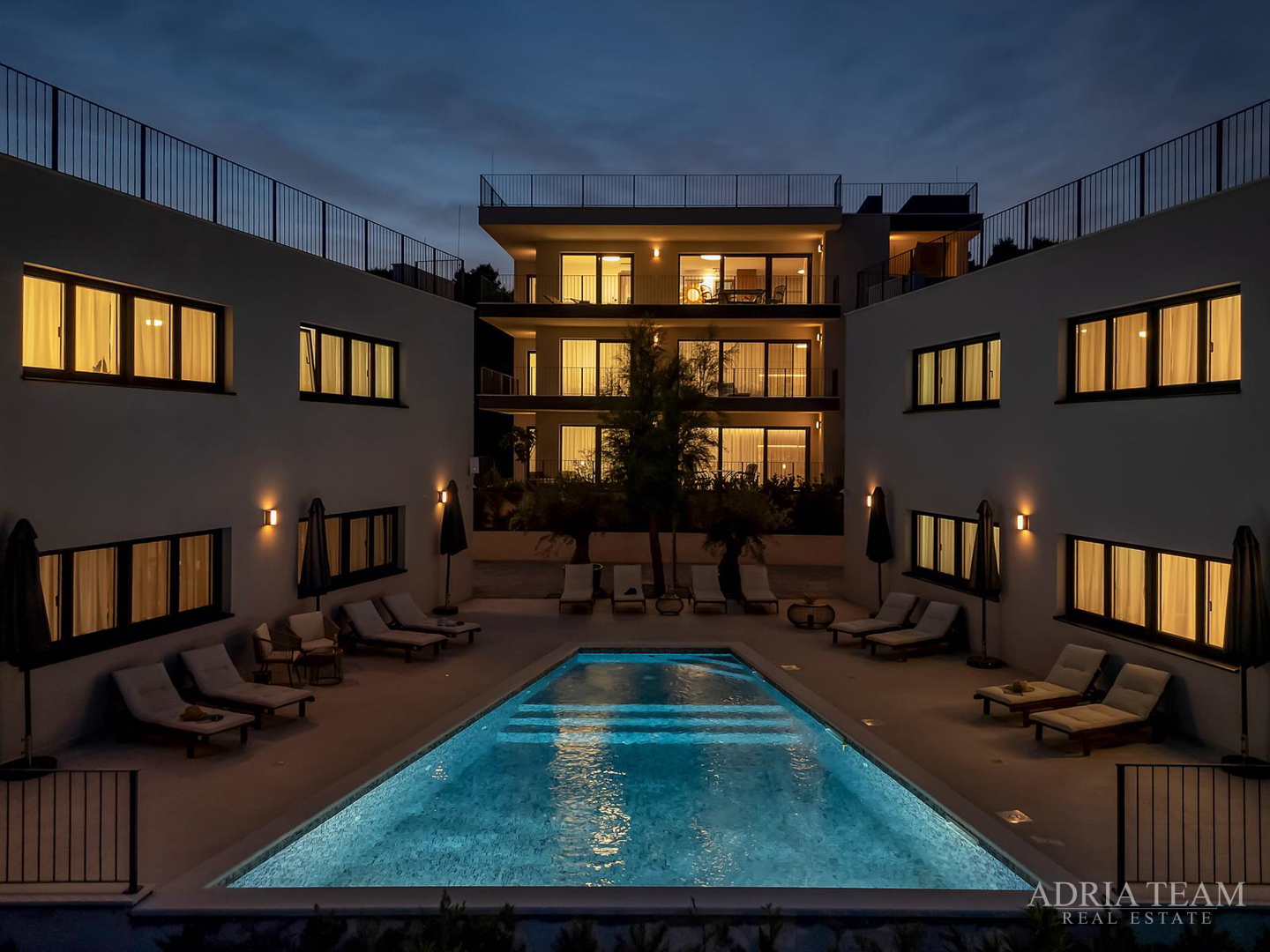 FENOMENALE GELEGENHEIT AN TOP-LAGE!! KOMPLEX AUS DREI OBJEKTEN, 10 M VOM MEER, HVAR - SUĆURAJ