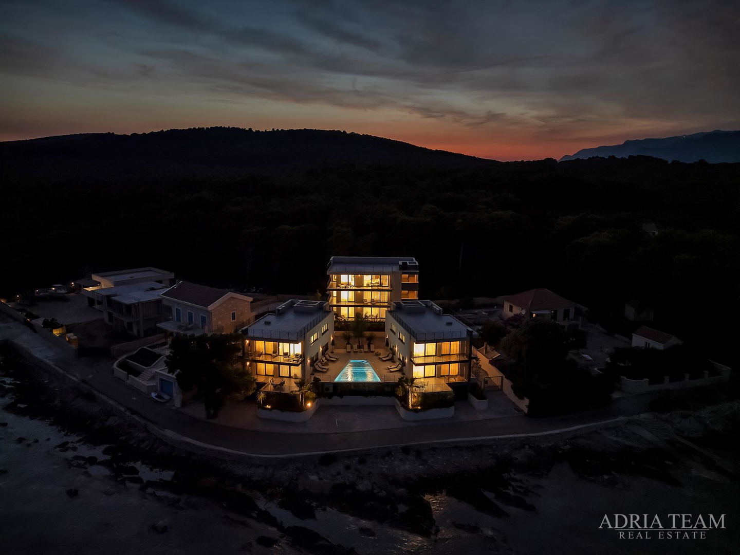 FENOMENALE GELEGENHEIT AN TOP-LAGE!! KOMPLEX AUS DREI OBJEKTEN, 10 M VOM MEER, HVAR - SUĆURAJ