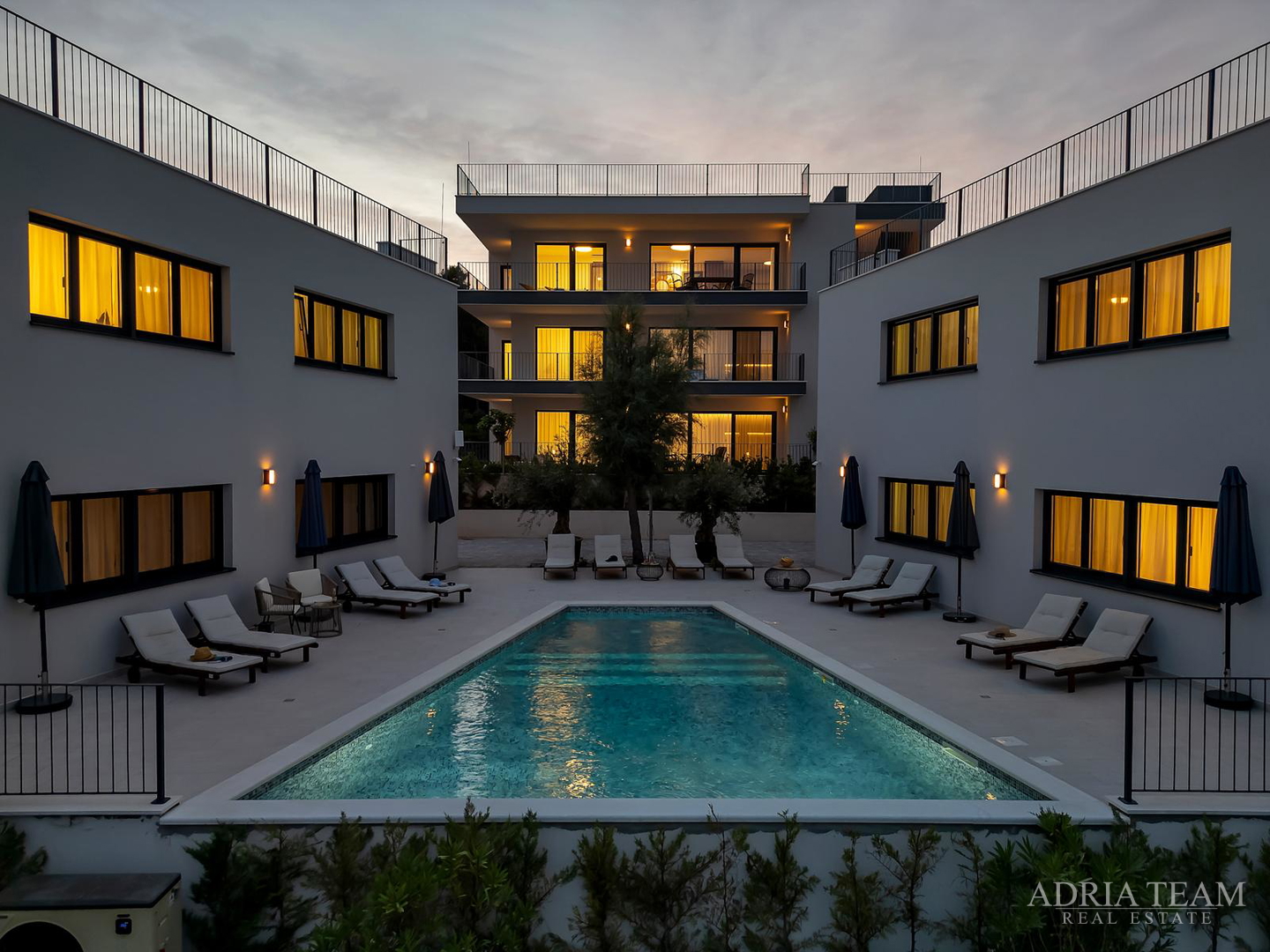 FENOMENALE GELEGENHEIT AN TOP-LAGE!! KOMPLEX AUS DREI OBJEKTEN, 10 M VOM MEER, HVAR - SUĆURAJ