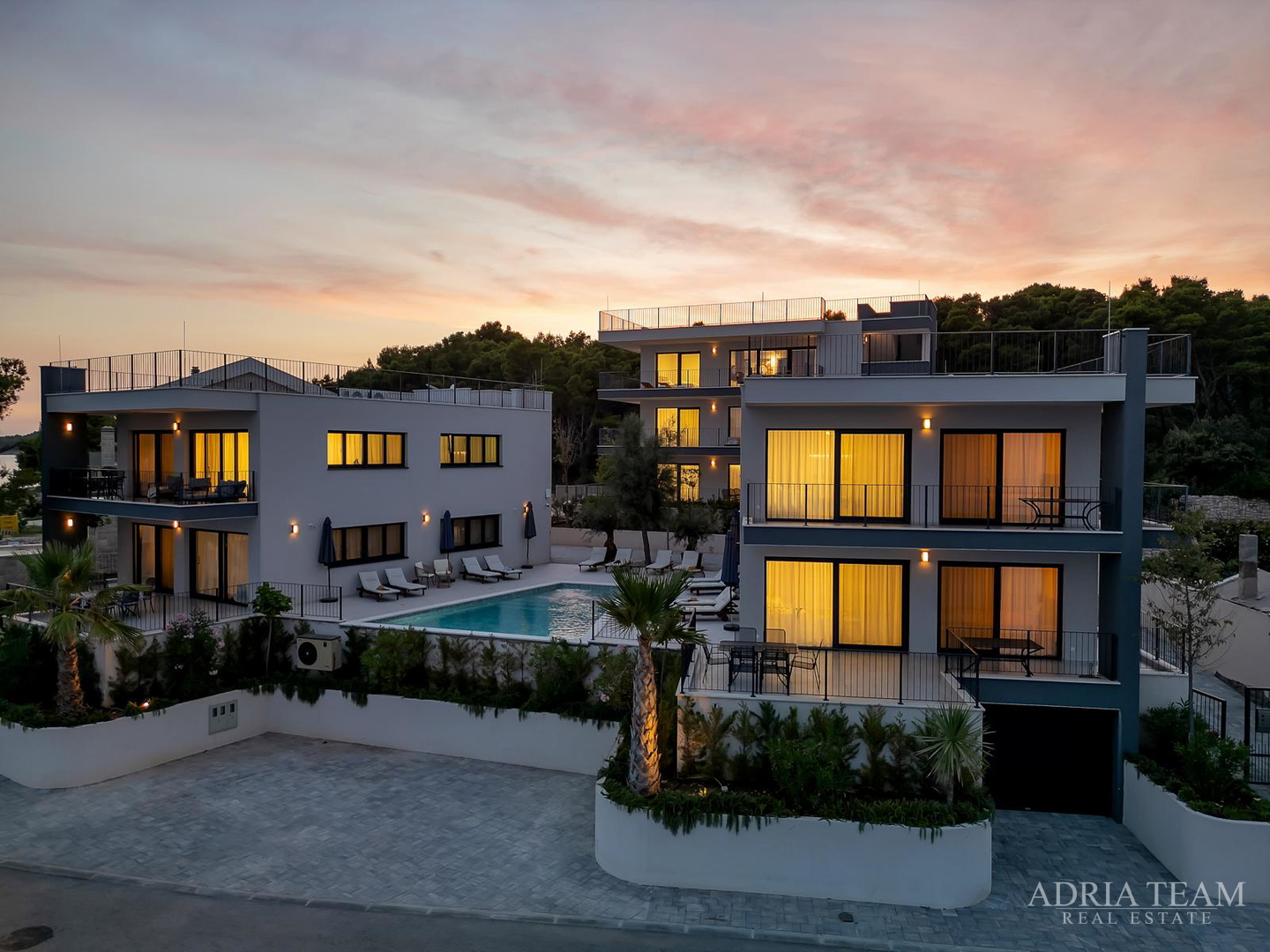 FENOMENALE GELEGENHEIT AN TOP-LAGE!! KOMPLEX AUS DREI OBJEKTEN, 10 M VOM MEER, HVAR - SUĆURAJ