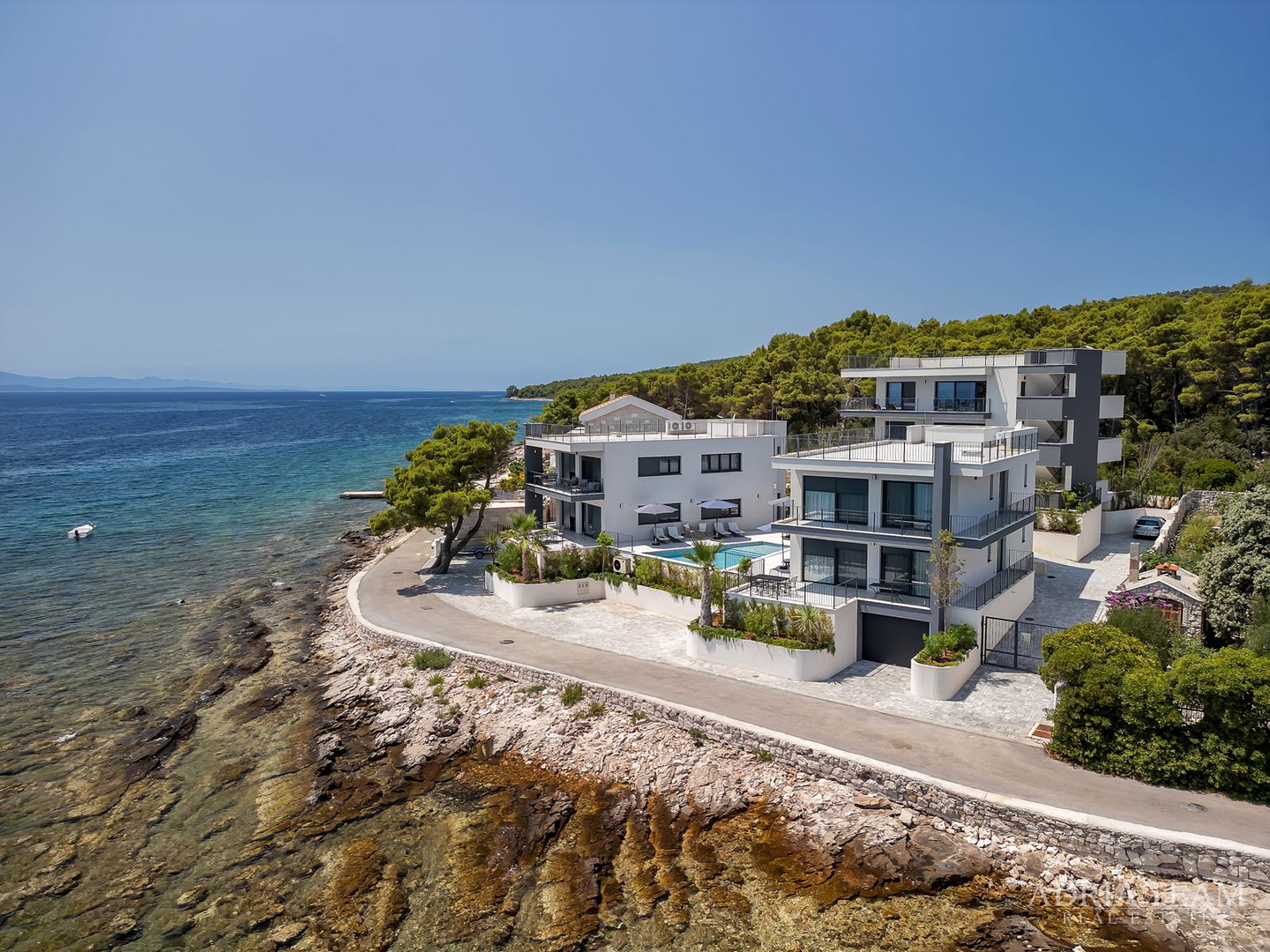 FENOMENALE GELEGENHEIT AN TOP-LAGE!! KOMPLEX AUS DREI OBJEKTEN, 10 M VOM MEER, HVAR - SUĆURAJ