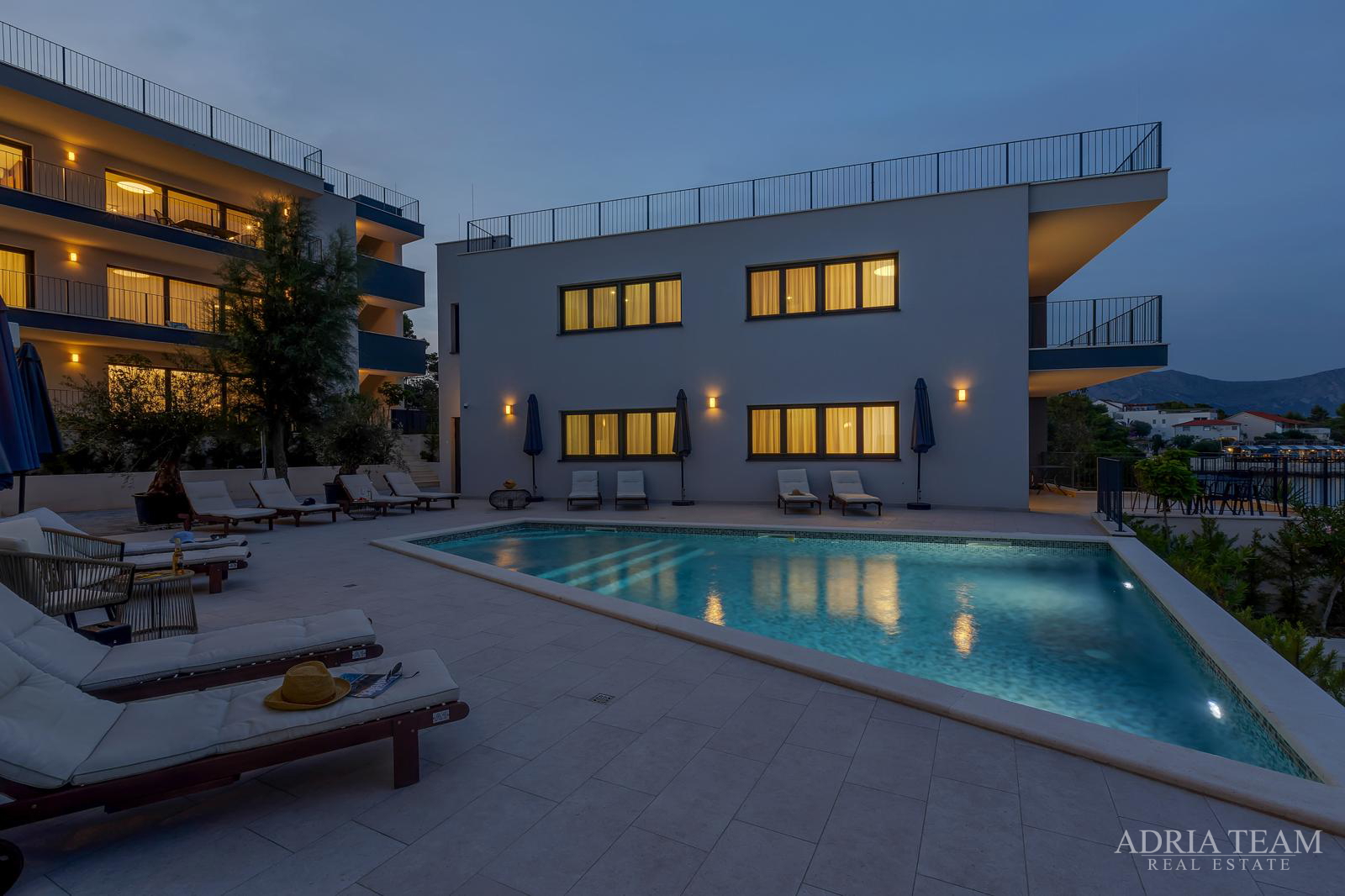 FENOMENALE GELEGENHEIT AN TOP-LAGE!! KOMPLEX AUS DREI OBJEKTEN, 10 M VOM MEER, HVAR - SUĆURAJ