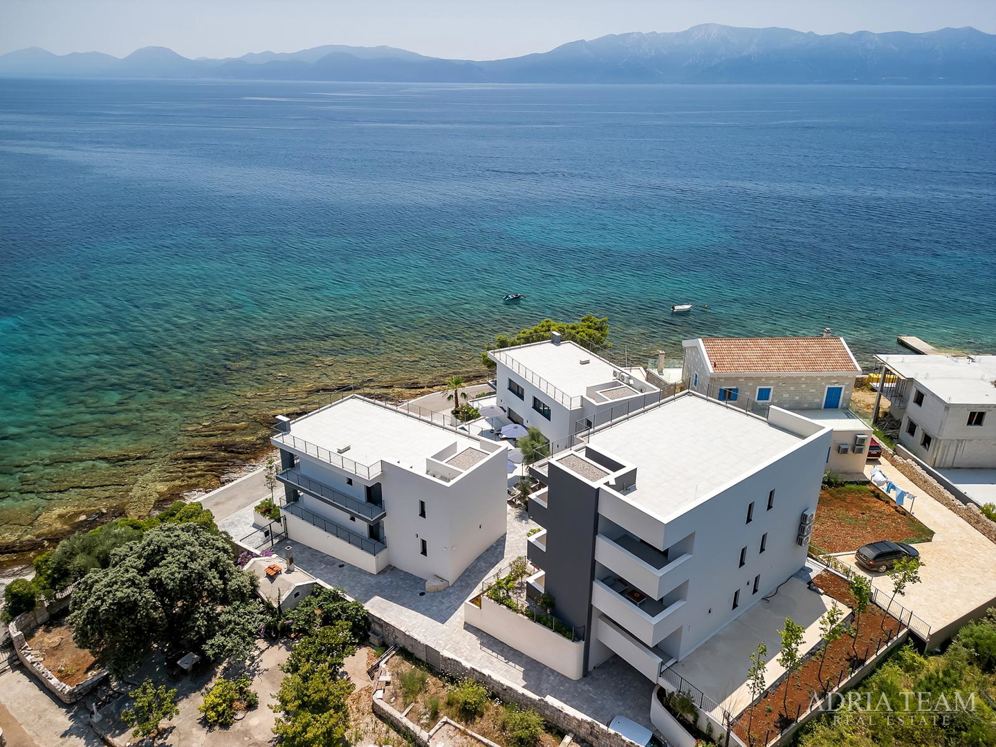 FENOMENALE GELEGENHEIT AN TOP-LAGE!! KOMPLEX AUS DREI OBJEKTEN, 10 M VOM MEER, HVAR - SUĆURAJ