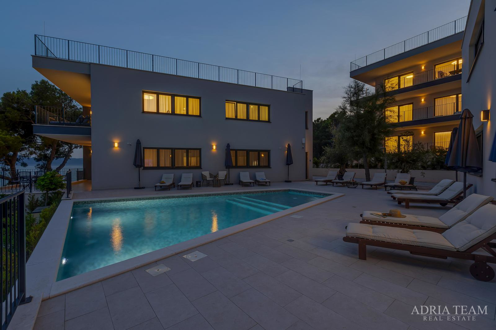 FENOMENALE GELEGENHEIT AN TOP-LAGE!! KOMPLEX AUS DREI OBJEKTEN, 10 M VOM MEER, HVAR - SUĆURAJ