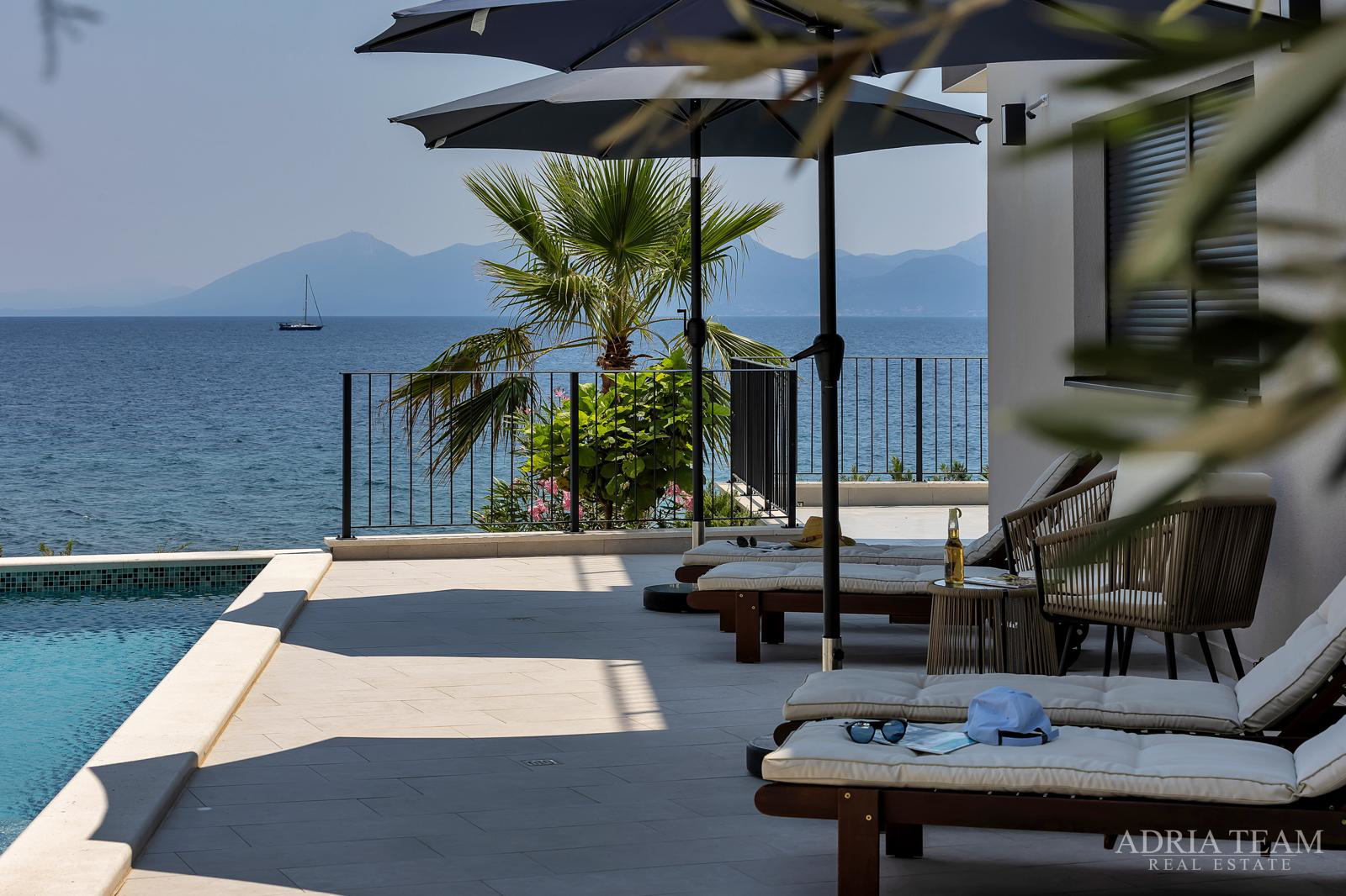 FENOMENALE GELEGENHEIT AN TOP-LAGE!! KOMPLEX AUS DREI OBJEKTEN, 10 M VOM MEER, HVAR - SUĆURAJ