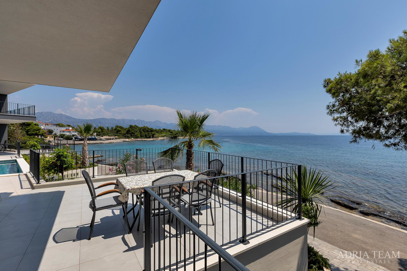 FENOMENALE GELEGENHEIT AN TOP-LAGE!! KOMPLEX AUS DREI OBJEKTEN, 10 M VOM MEER, HVAR - SUĆURAJ