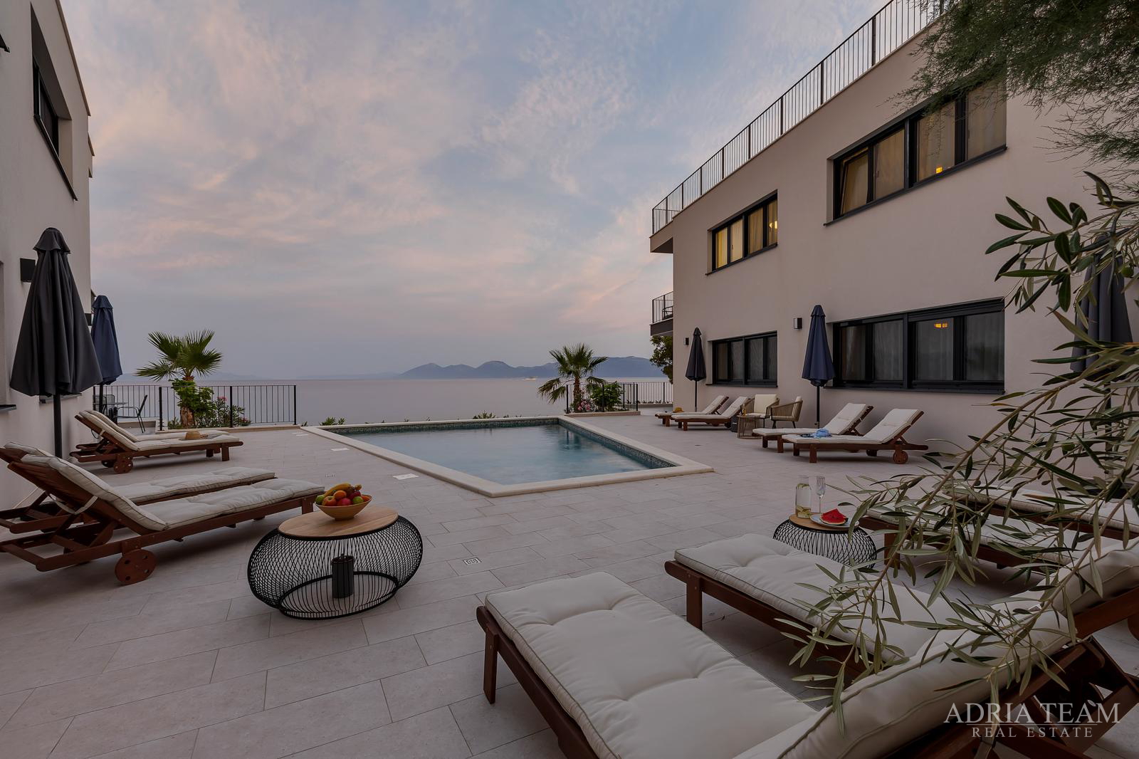 FENOMENALE GELEGENHEIT AN TOP-LAGE!! KOMPLEX AUS DREI OBJEKTEN, 10 M VOM MEER, HVAR - SUĆURAJ