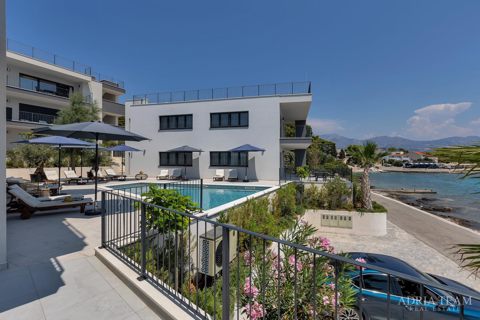 FENOMENALE GELEGENHEIT AN TOP-LAGE!! KOMPLEX AUS DREI OBJEKTEN, 10 M VOM MEER, HVAR - SUĆURAJ