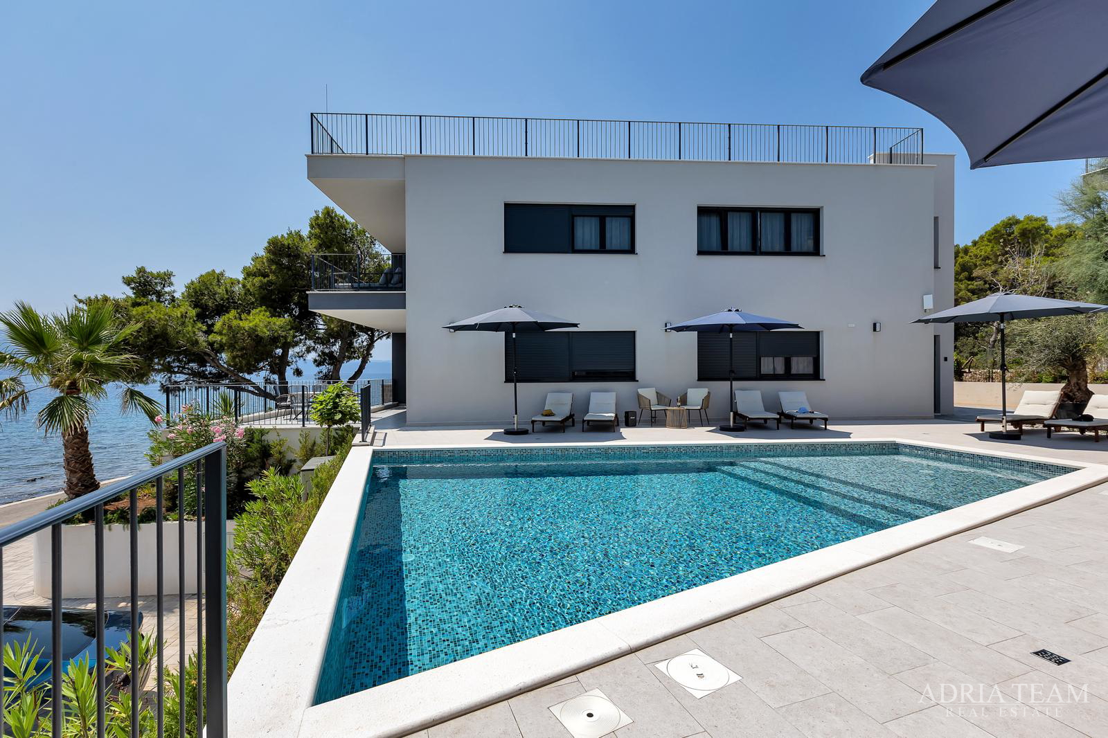 FENOMENALE GELEGENHEIT AN TOP-LAGE!! KOMPLEX AUS DREI OBJEKTEN, 10 M VOM MEER, HVAR - SUĆURAJ