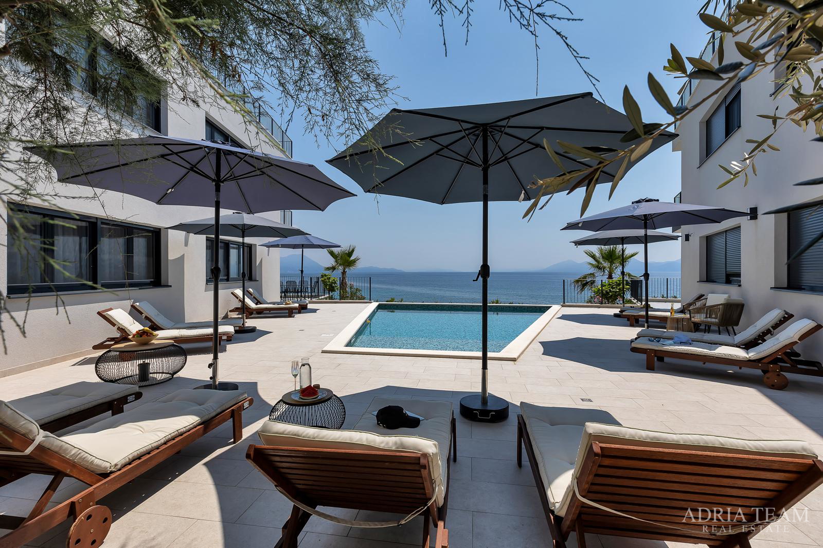 FENOMENALE GELEGENHEIT AN TOP-LAGE!! KOMPLEX AUS DREI OBJEKTEN, 10 M VOM MEER, HVAR - SUĆURAJ