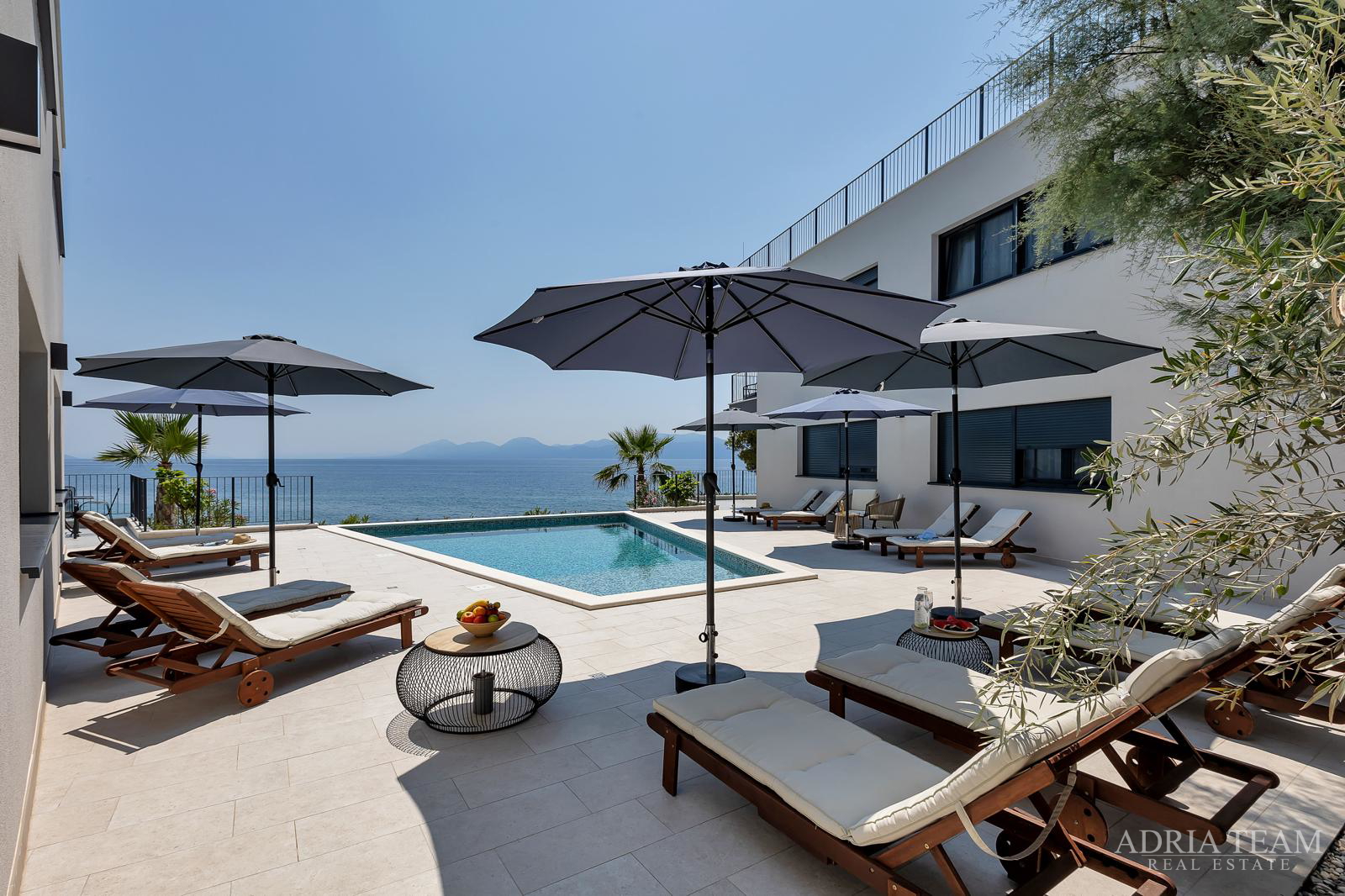 FENOMENALE GELEGENHEIT AN TOP-LAGE!! KOMPLEX AUS DREI OBJEKTEN, 10 M VOM MEER, HVAR - SUĆURAJ