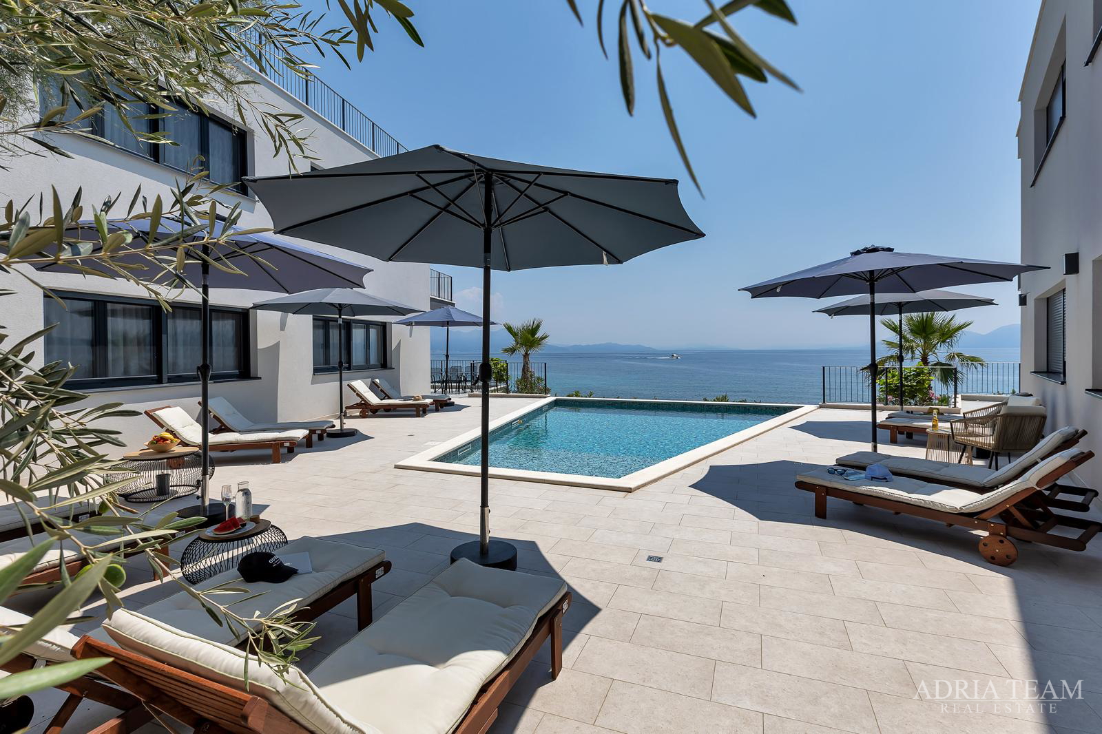 FENOMENALE GELEGENHEIT AN TOP-LAGE!! KOMPLEX AUS DREI OBJEKTEN, 10 M VOM MEER, HVAR - SUĆURAJ