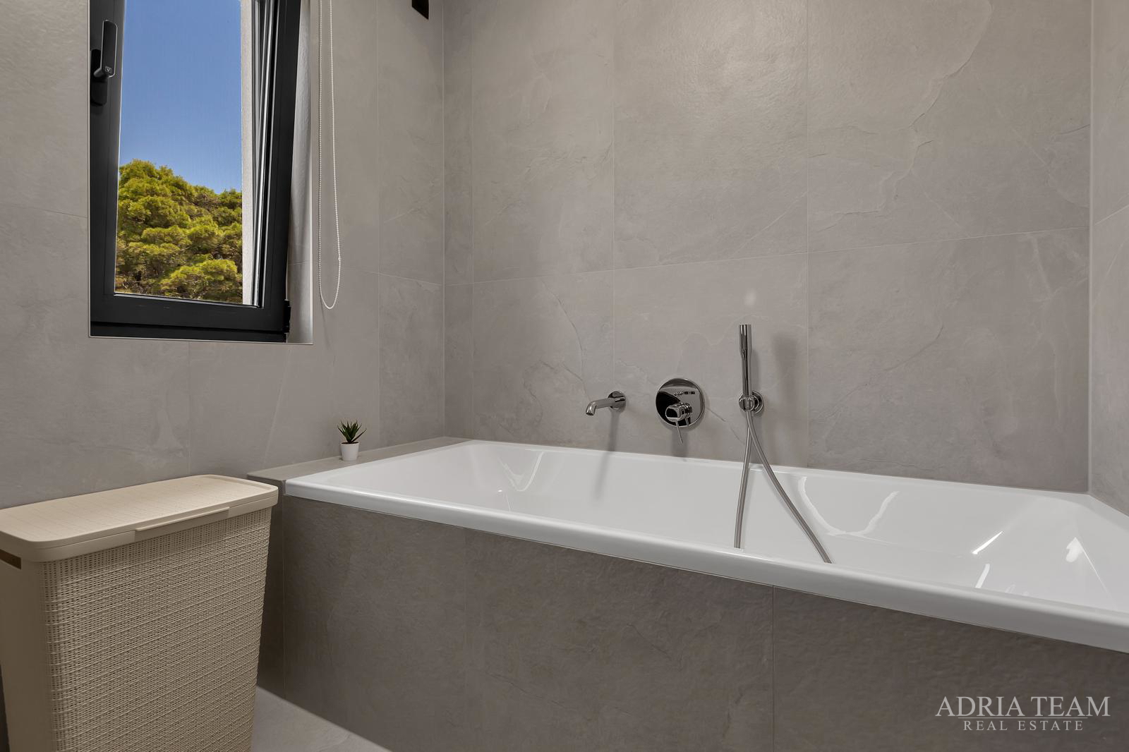 FENOMENALE GELEGENHEIT AN TOP-LAGE!! KOMPLEX AUS DREI OBJEKTEN, 10 M VOM MEER, HVAR - SUĆURAJ