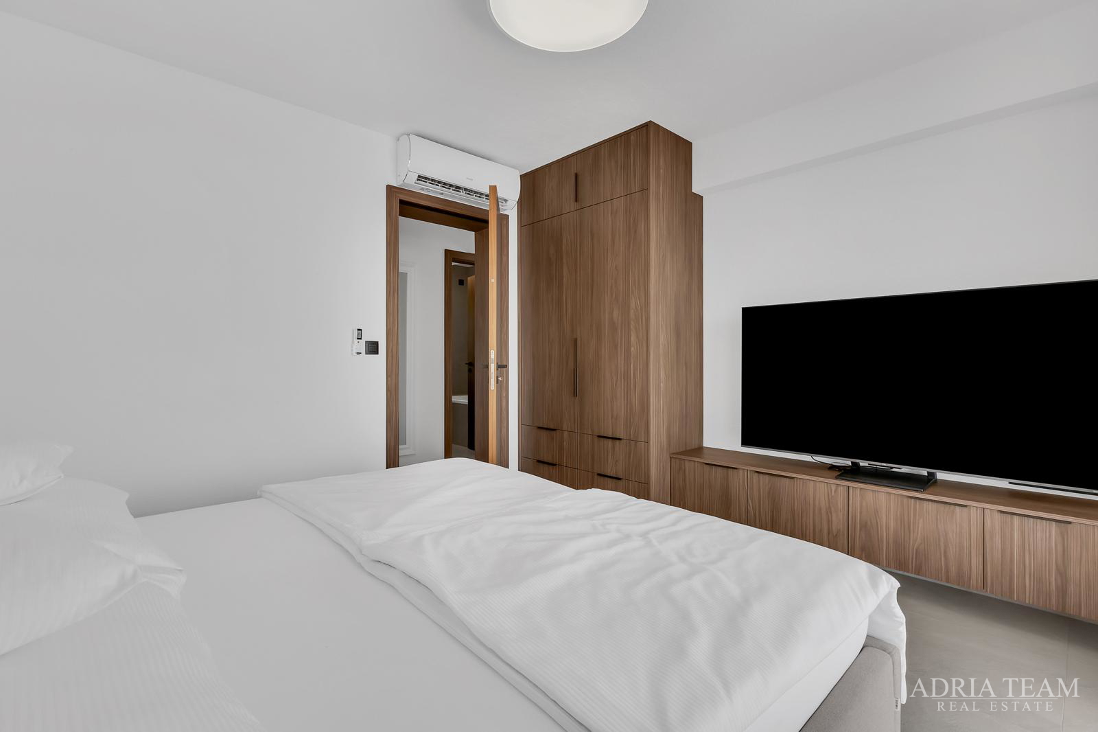 FENOMENALE GELEGENHEIT AN TOP-LAGE!! KOMPLEX AUS DREI OBJEKTEN, 10 M VOM MEER, HVAR - SUĆURAJ