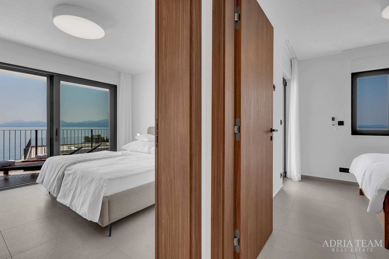 FENOMENALE GELEGENHEIT AN TOP-LAGE!! KOMPLEX AUS DREI OBJEKTEN, 10 M VOM MEER, HVAR - SUĆURAJ